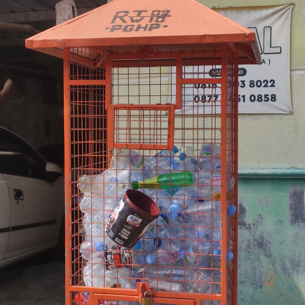 Tempat sampah/bank sampah botol dan plastik perumahan