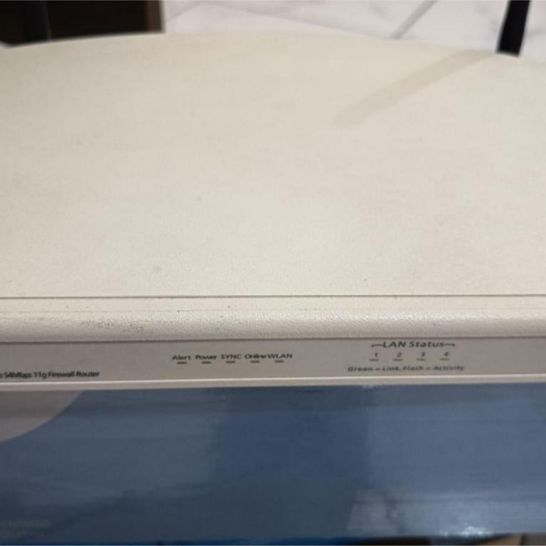 Router TP-Link TD-8816 kondisi bekas, masih lengkap dengan box dan aksesoris. Cocok untuk kebutuhan 