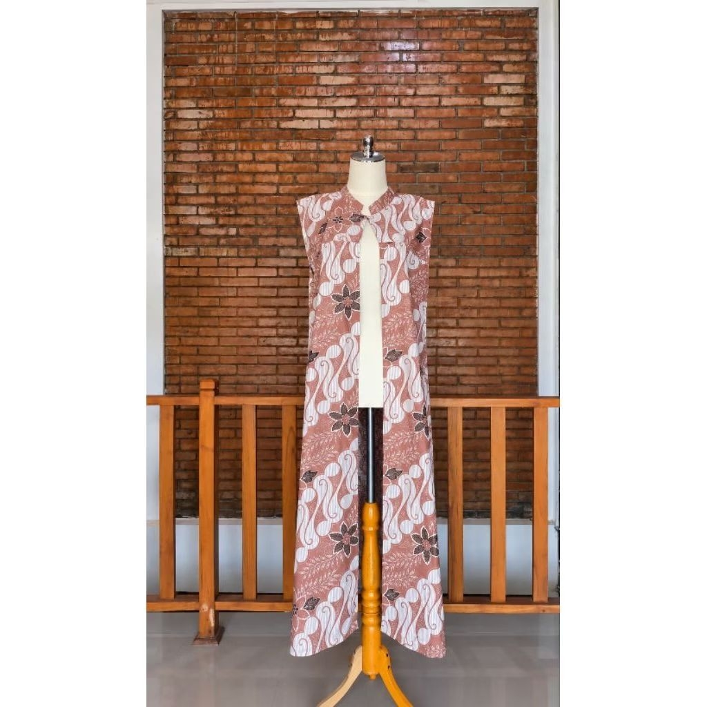 Outer Batik Panjang – Rompi Batik Wanita Tanpa Lengan