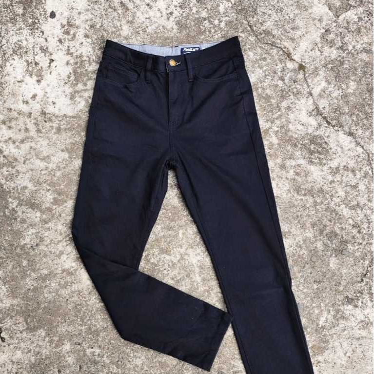Celana Hitam Fieldcore Second