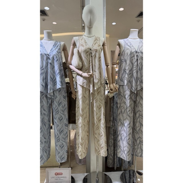 ONESET DAUN MARIA CLOSET