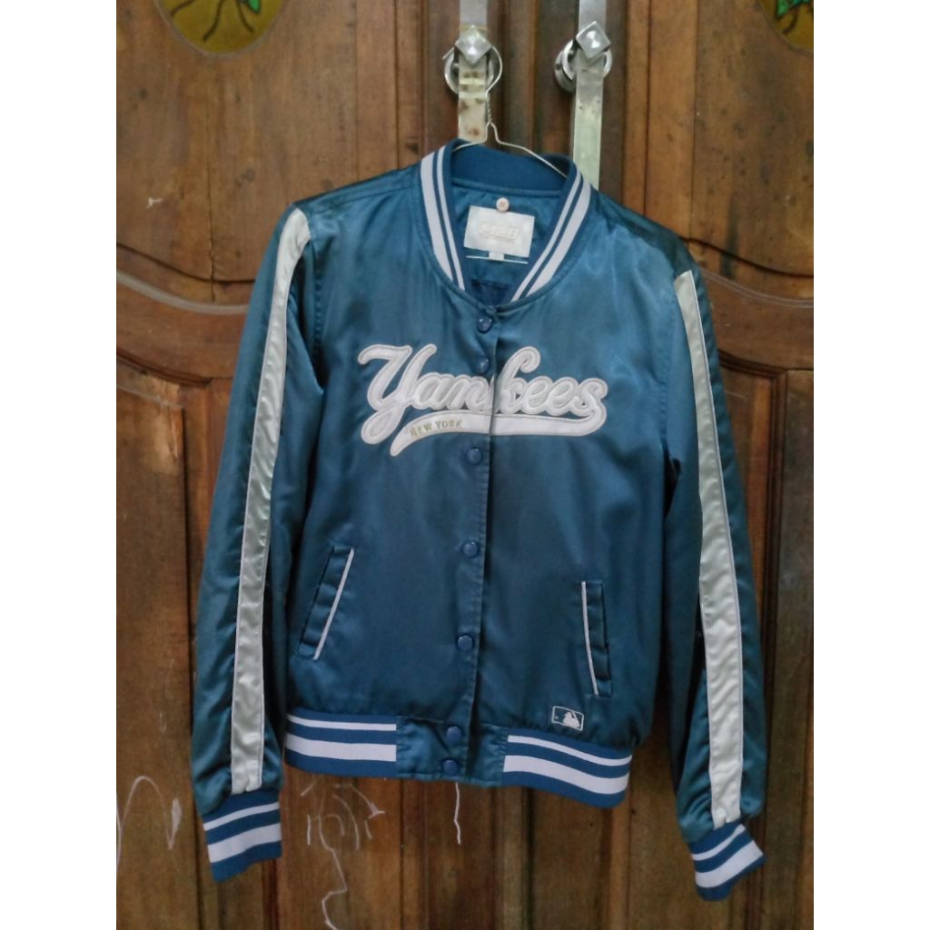 Varsity MLB Yankers satin