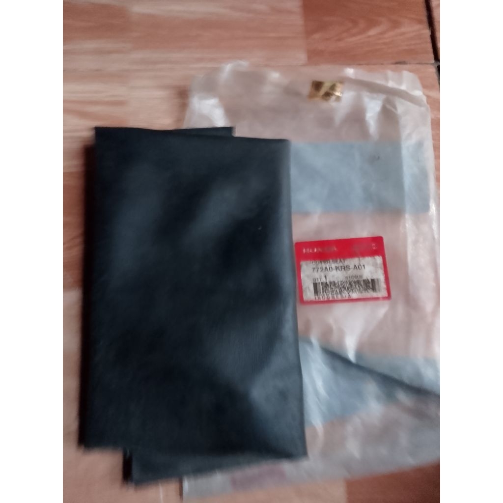 772A0KRSA01 Kulit Sarung Sadel Cover Jok motor Revo Lama original 772A0-KRS-A01