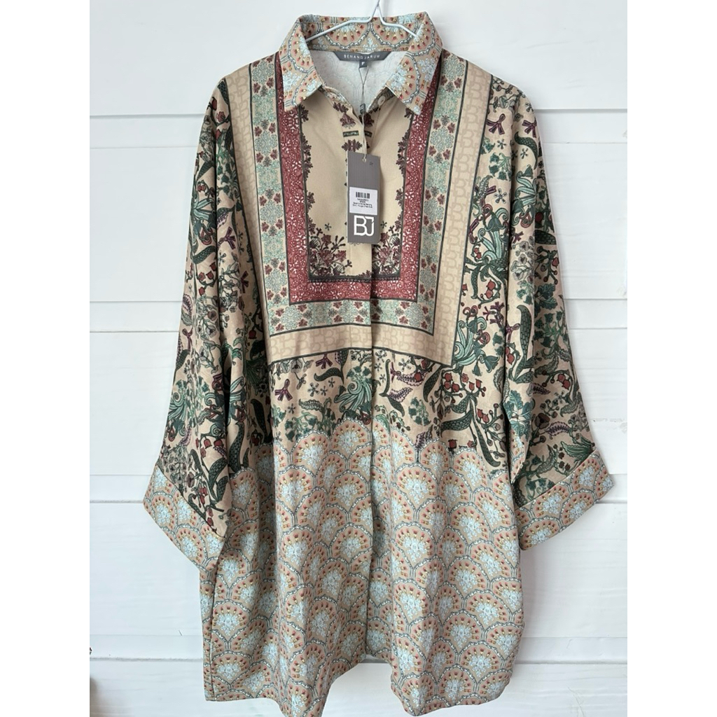 BENANG JARUM BJ IED SERIES SERENITY SOIREE BATWING SHIRT - NOUGAT