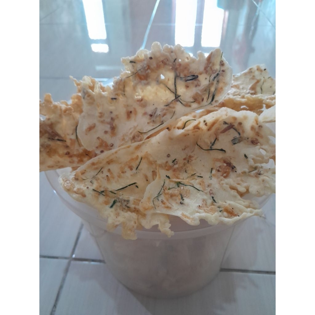 

Rempeyek rebon Sedia pula: peyek kacang tanah dan peyek kedelai.