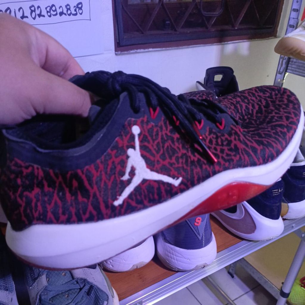 sepatu basket Jordan size 42,5 insole 27 cm
