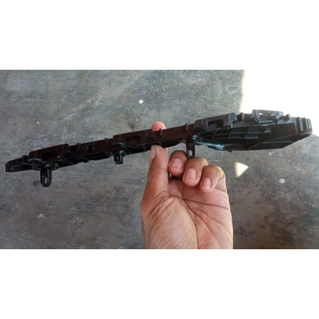 Bracket bemper belakang Yaris trd 2015 sebelah kiri