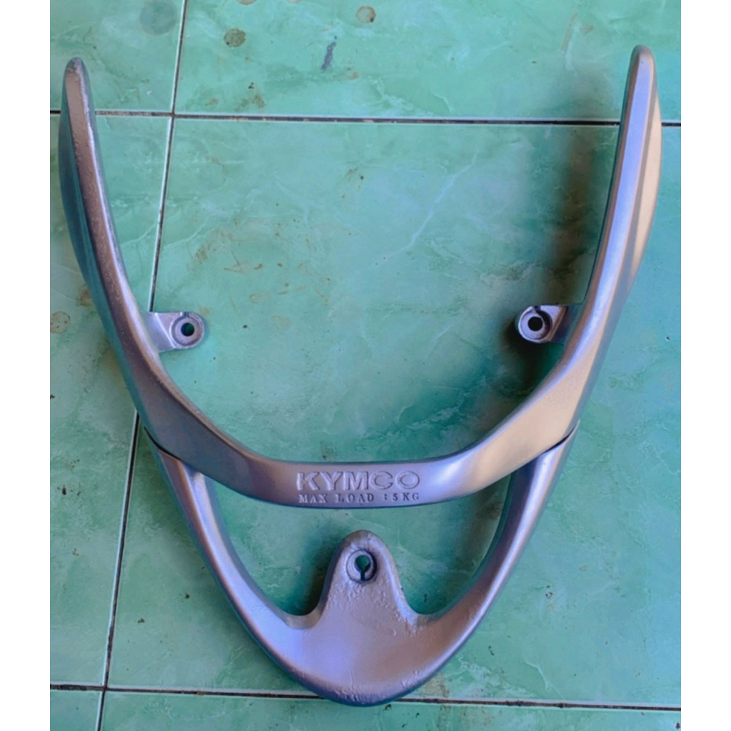 behel belakang kymco metica 125