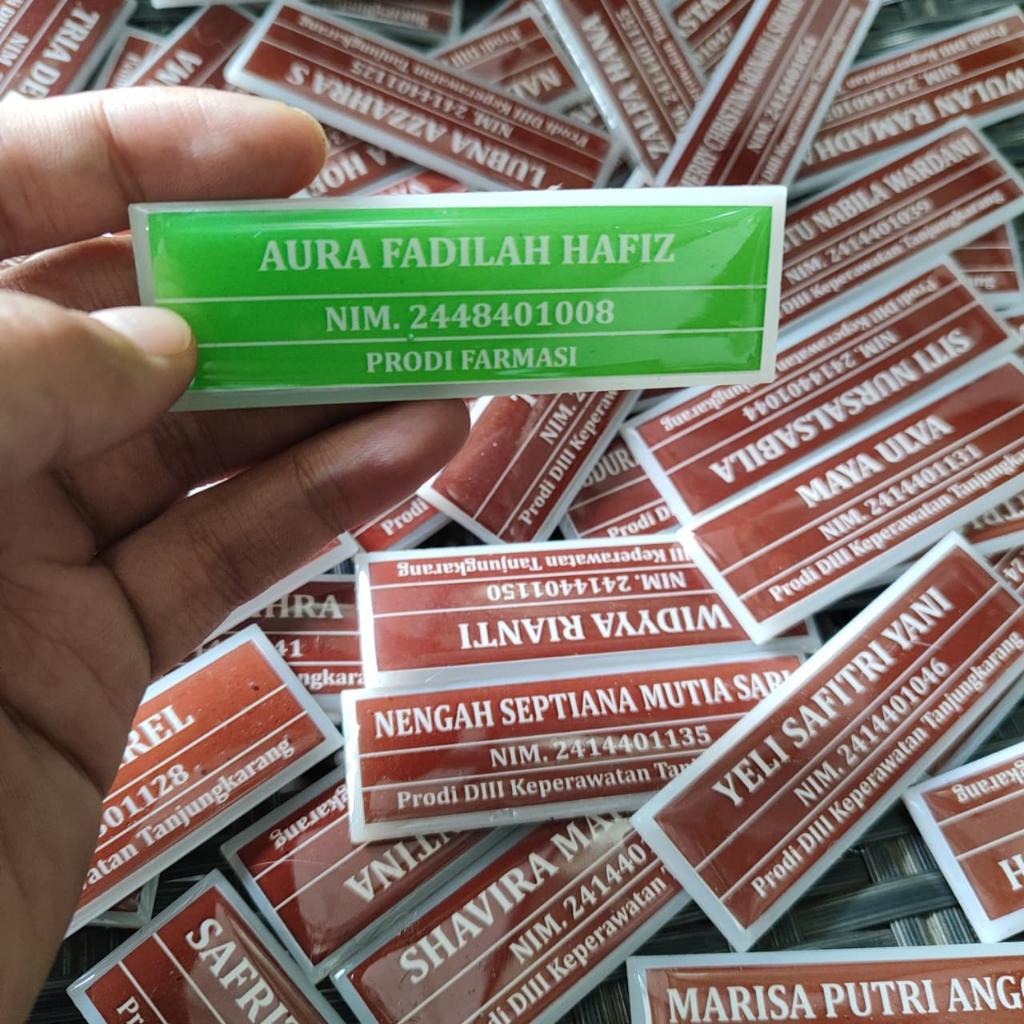 

Nametag Custom Akrilik Resin Magnet