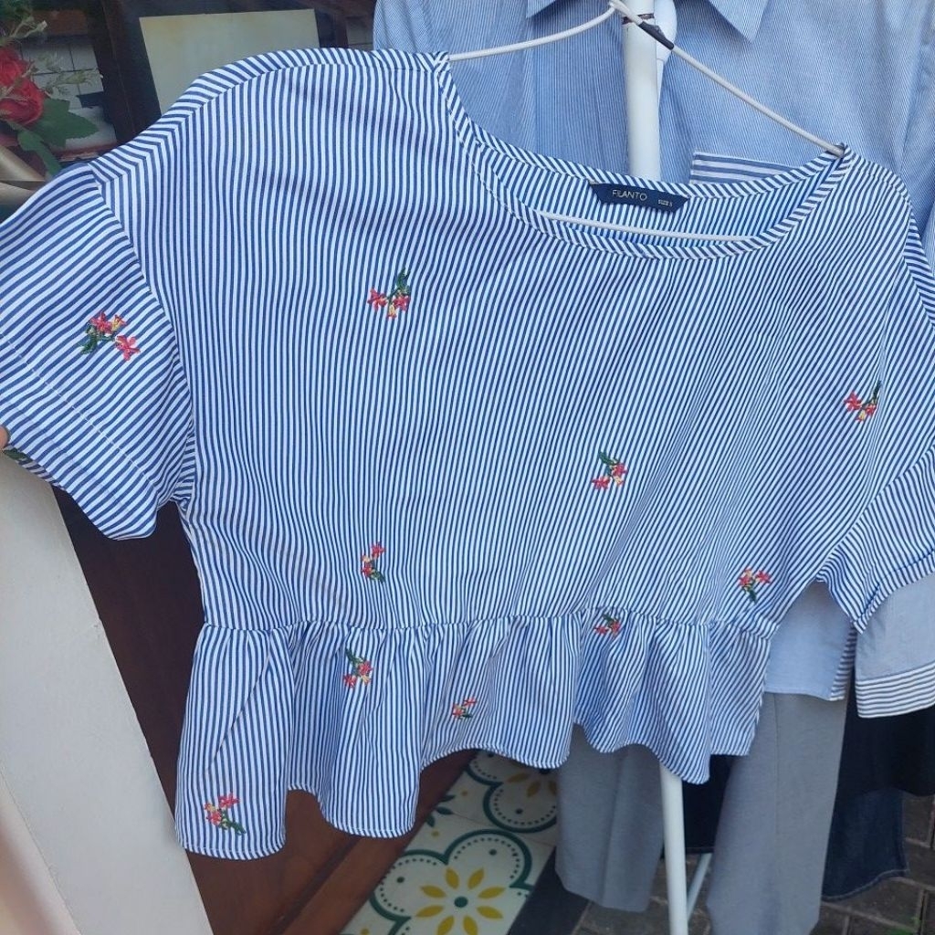 PRELOVED TOP SALUR BIRU FILANTO