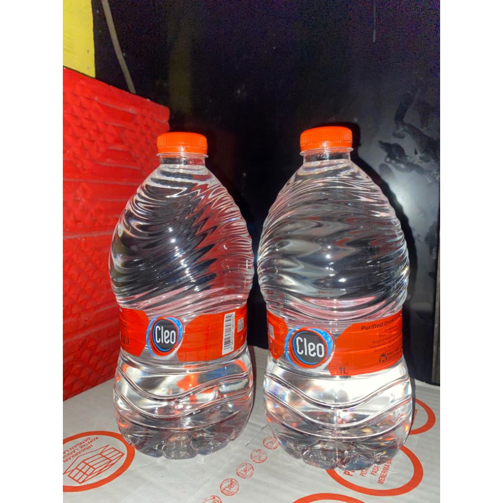 

Air minum cleo kemasan 1 liter