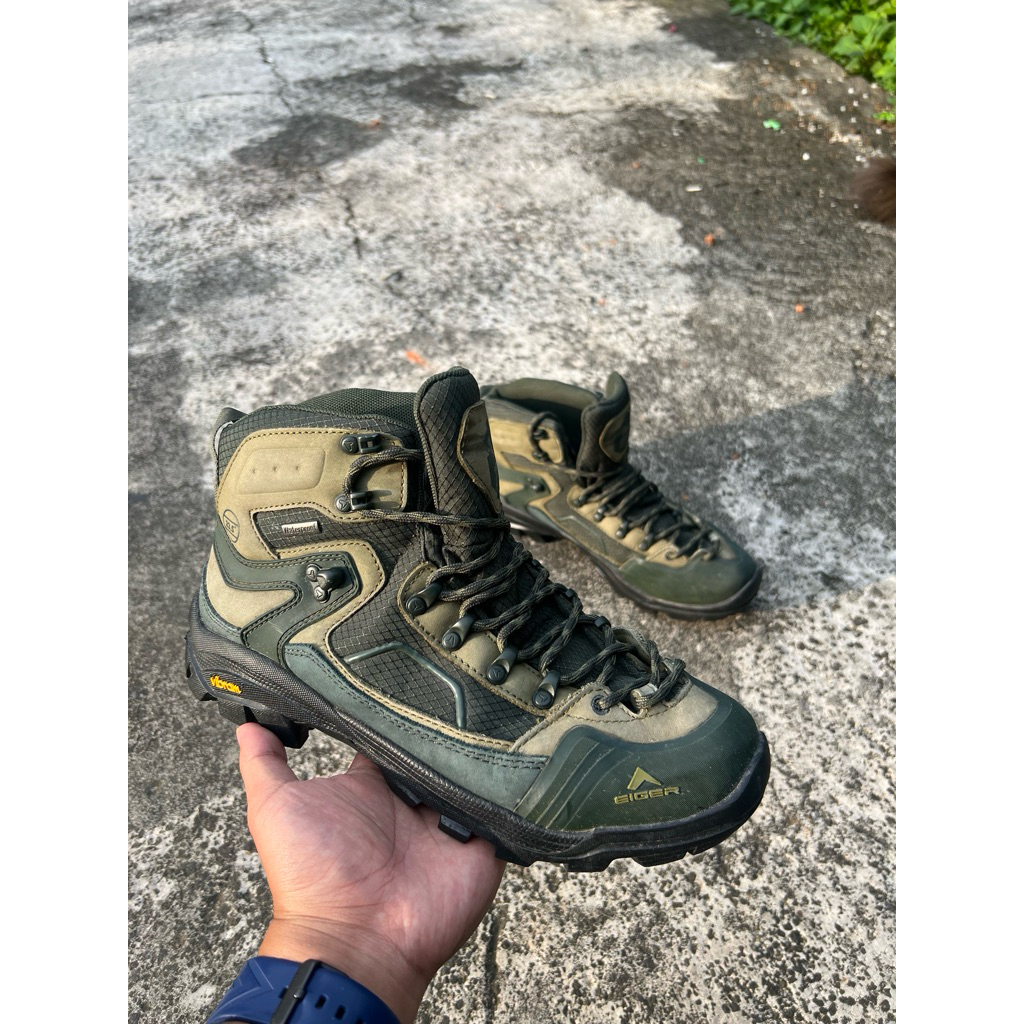 Sepatu Gunung Eiger Pollock 2.0 28 Gunung warna hijau ukuran 41