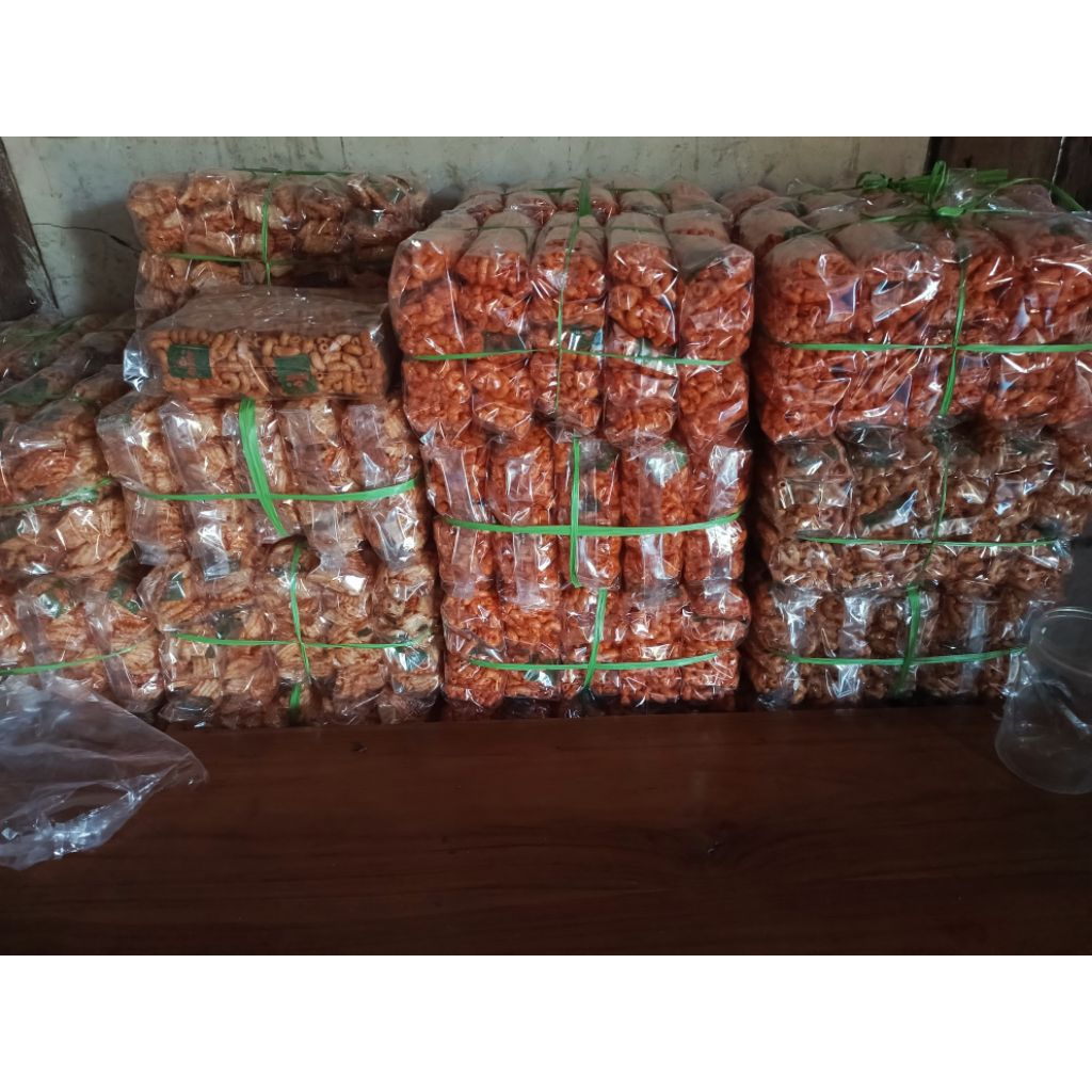 

makaroni pedas manis/ makaroni bantet, jajanan viral