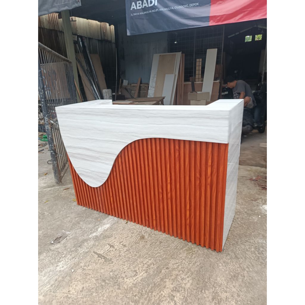 meja resepsionis hpl