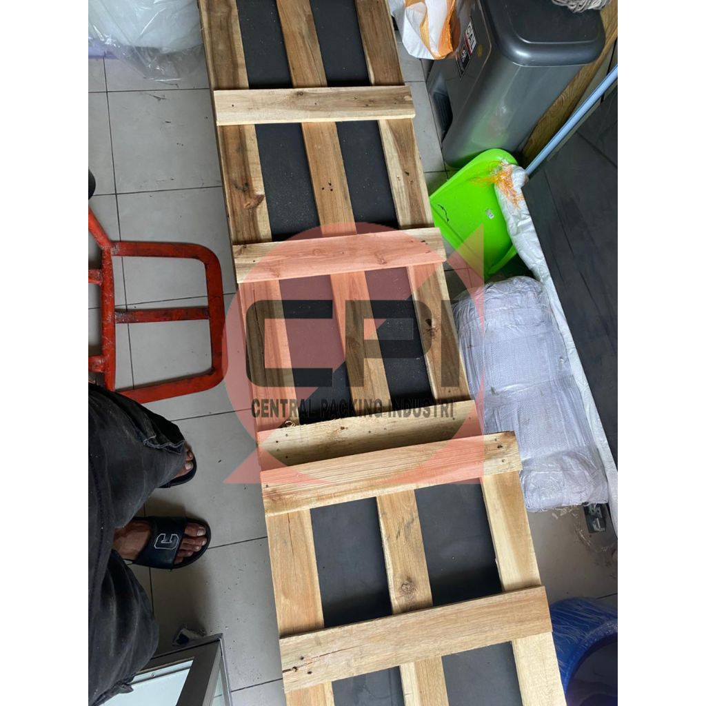 

PACKING PALLET KAYU KHUSUS PIPA AKRILIK