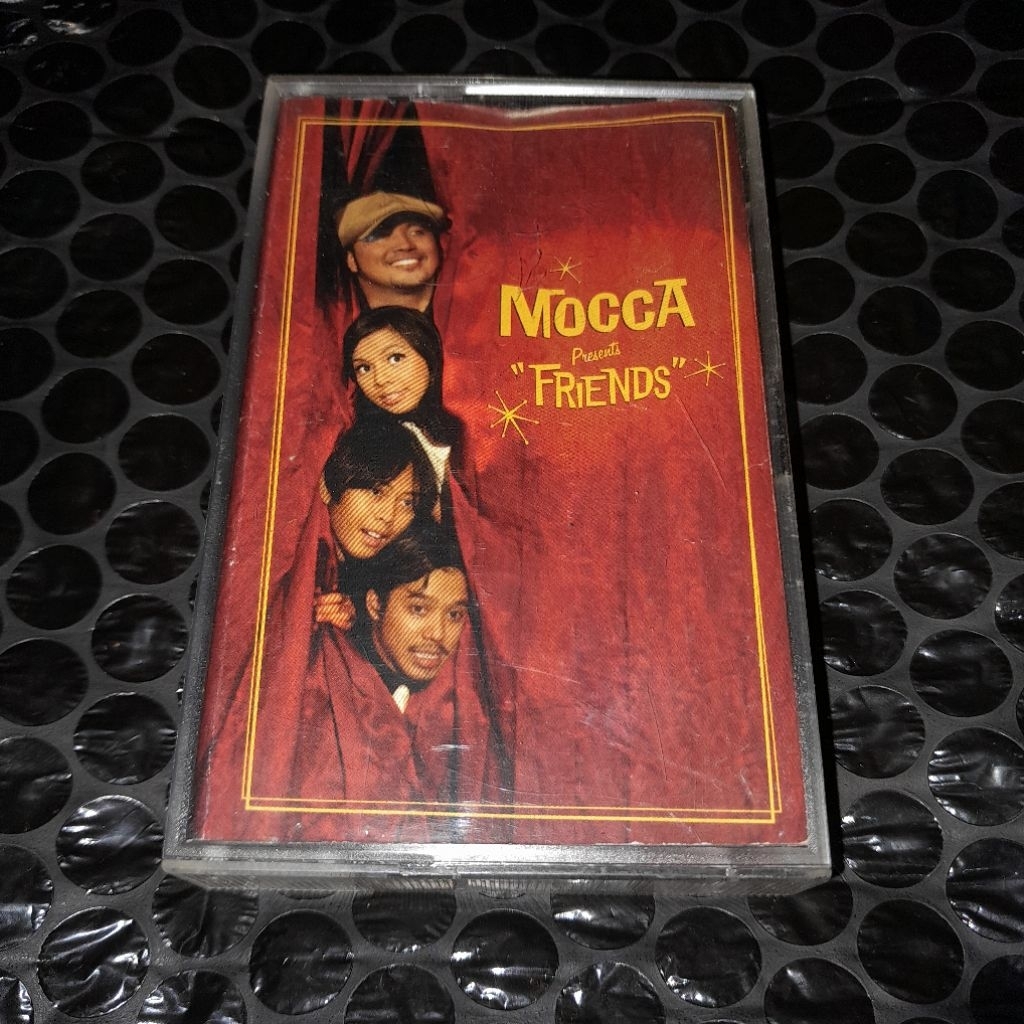 kaset pita mocca present friends