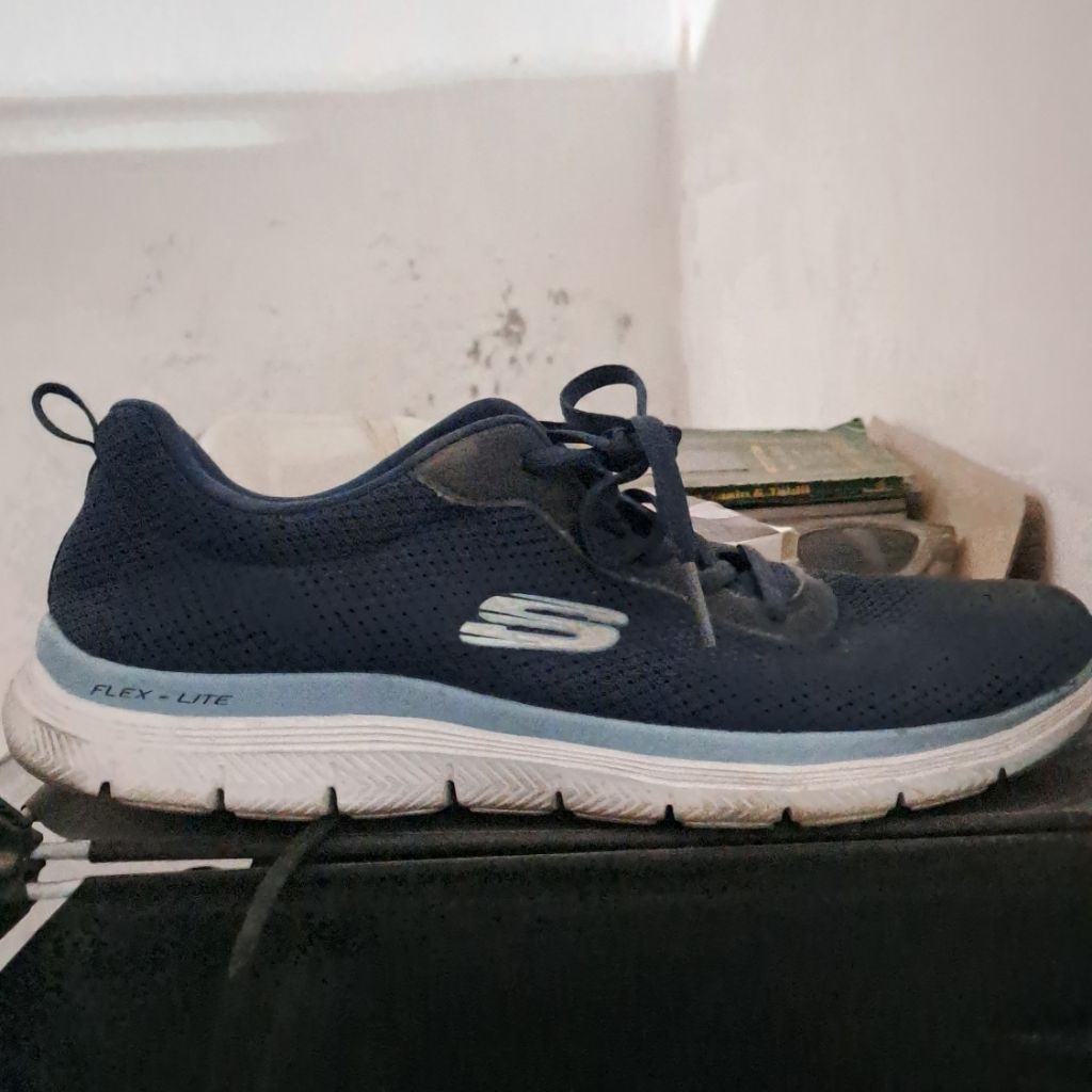 PRELOVED  sepatu skechers