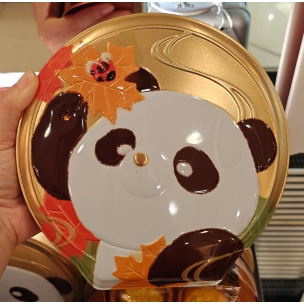 

KEE WAH MOONCAKE BOX PANDA MINI WHITE LOTUS SEED PASTE MOONCAKE ORIGINAL HONGKONG