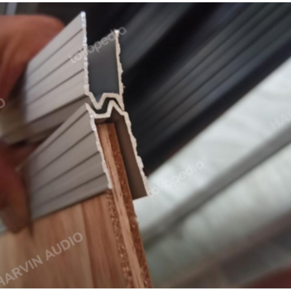 Siku Aluminium Lis M / LIS U Aluminium Hardcase hitam  panjang 1,5 mtr