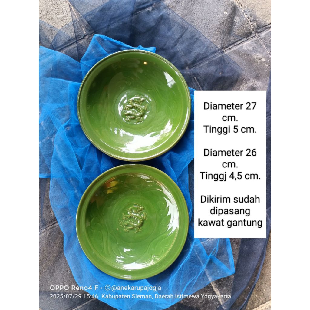 2 buah piring keramik ikan timbul dan naga timbul hijau celadon untuk dekorasi hiasan