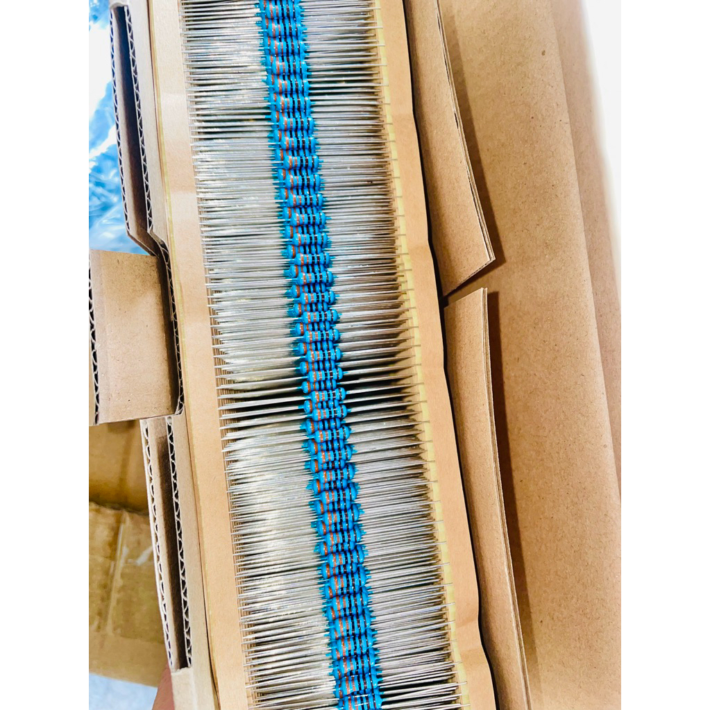 RESISTOR METAL FILM 3K3 1/2WATT