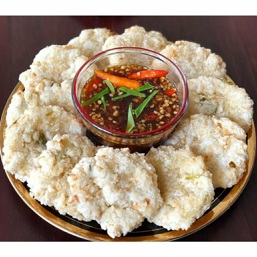 

Cireng bumbu rujak/ ukuran besar/ bumbu rempah Premium rahasia Emak/Enak, kenyal, gurih, kriuk dan bikin nagih