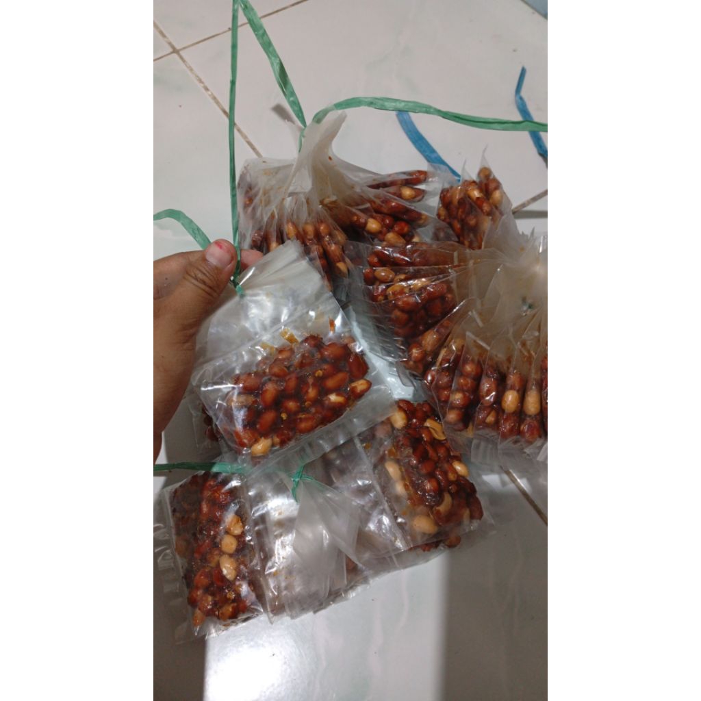 

Kacang balado pedas manis