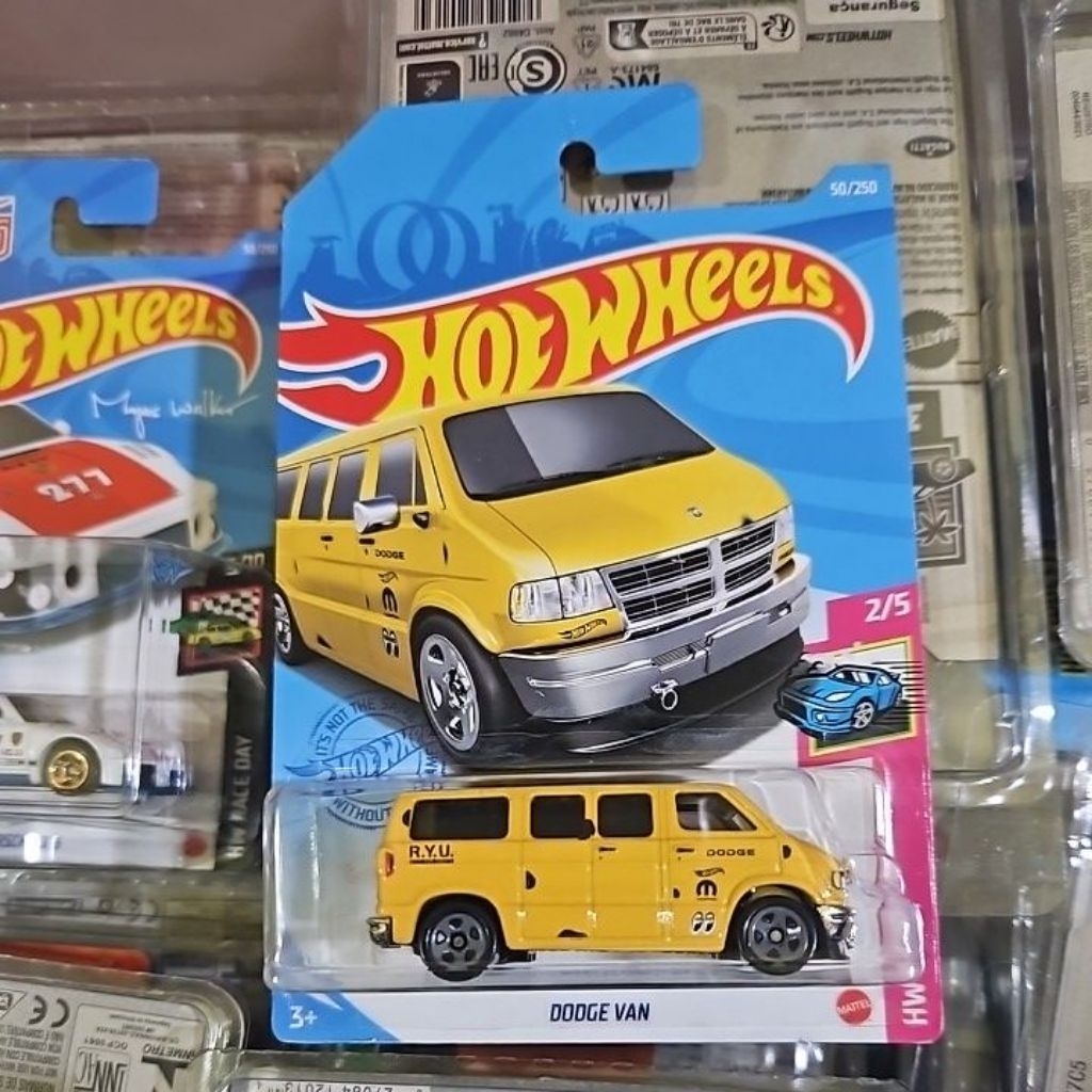 Hotwheels Dodge Van Mooneyes Kuning