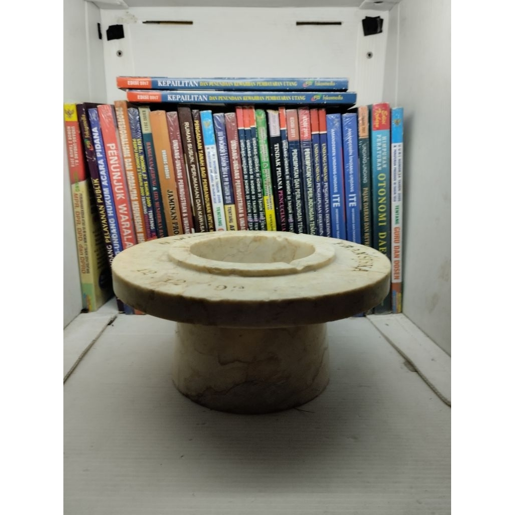 ASBAK MARMER ADA GRAFIR NAMA (PRELOVED)