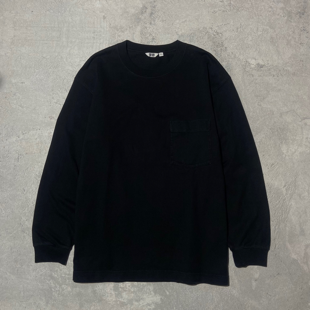 LONGSLEVE UNIQLO U POCKET HITAM XL