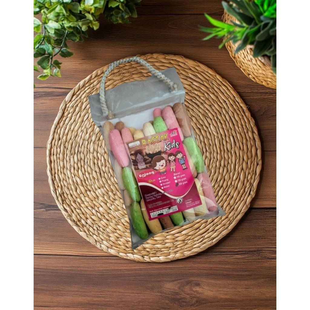 

Bagiak Enjong Khas Banyuwangi 200gr - Camilan Tradisional Renyah dan Harum dalam Berbagai Rasa Unik: susu, pisang, strawberry, melon Cookies Snacks Manis