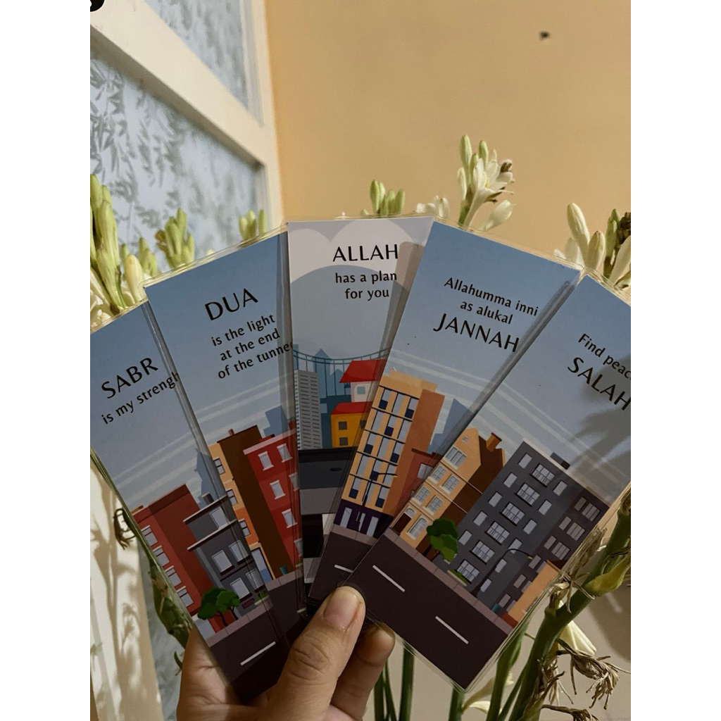 

Pembatas Buku Karakter isi 4