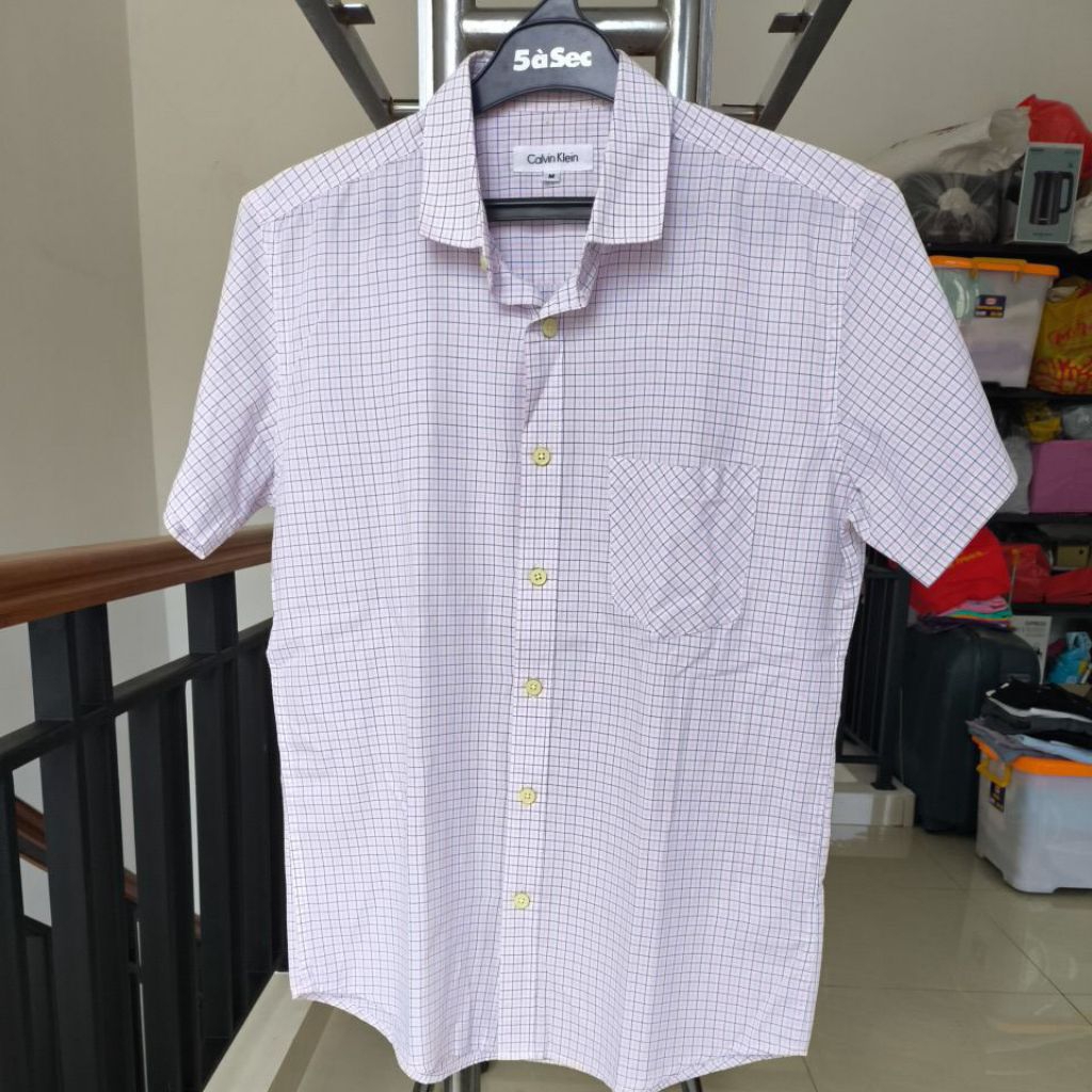 PRELOPE KEMEJA PRIA LENGAN PENDEK KOTAK-KOTAK PINK ABU-ABU "CALVIN KLEIN"