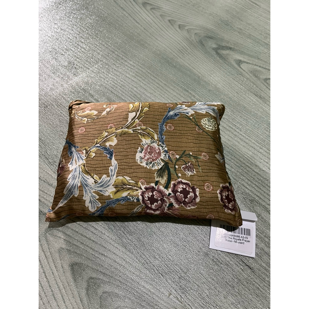 BUTTONSCARVES AS IS PRAYER ROBE