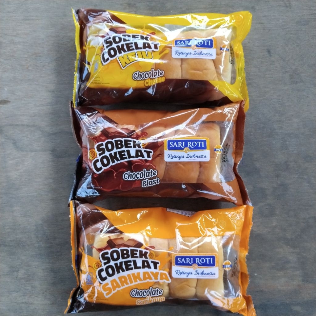 

Roti Sobek Merk Sari Roti rasa Cokelat sarikaya, Sobek Coklat Blast, Sobek Keju Cokelat isi 240 gram Sertifikat Halal Dan BPOM Merk Sari Roti, Rotinya Indonesia.. Manis