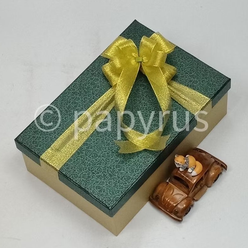 

PAPYRUS Kombinasi 20x30 Tinggi 10cm Kotak Kado Gift Box Hardbox Hampers V2