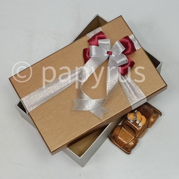 

PAPYRUS Kombinasi 20x30 Tinggi 5cm Kotak Kado Gift Box Hardbox Hampers Hadiah V1