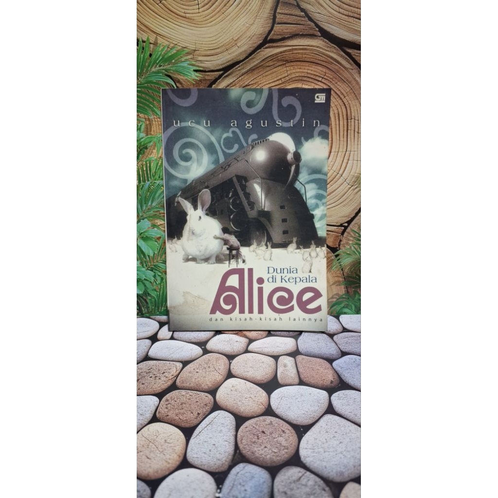 Dunia di kepala Alice dan kisah-kisah lainnya - Ucu Agustin
