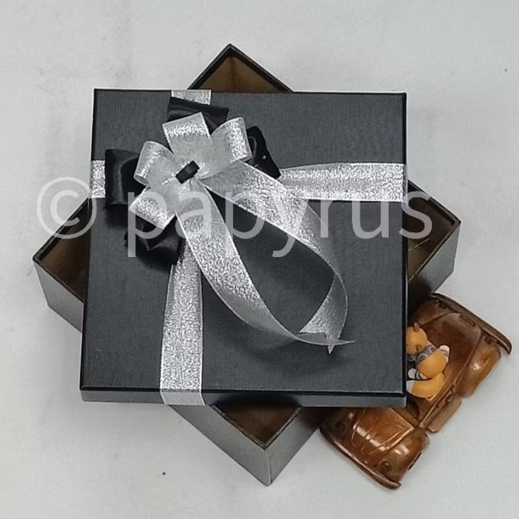 

PAPYRUS 20x20 Tinggi 5cm Kotak Kado Gift Box Hardbox Hampers V3