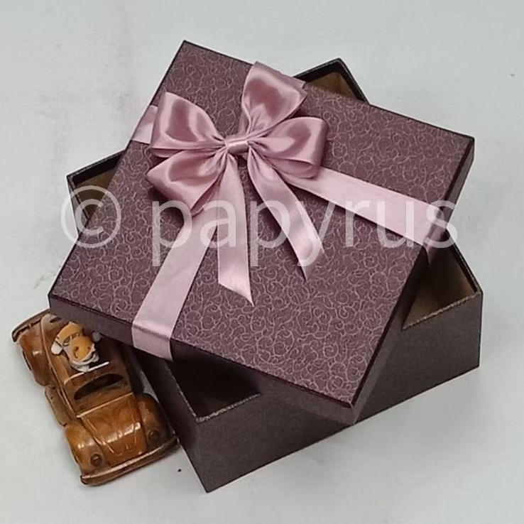 

PAPYRUS 20x20 Tinggi 8cm Kotak Kado Gift Box Hardbox Hampers Hadiah V2