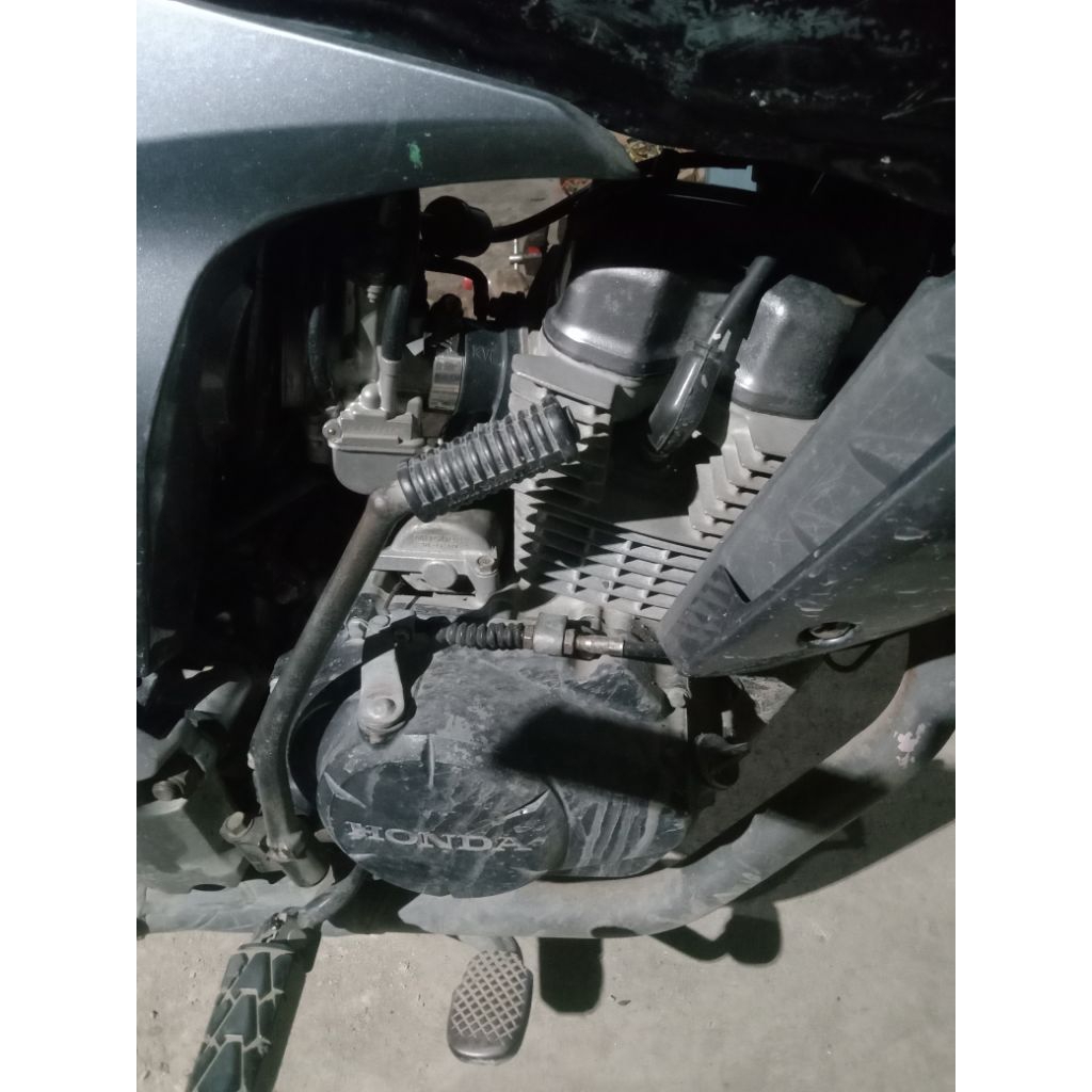 mesin/engine Megapro monoshock karburator tahun 2011 original copotan lengkap