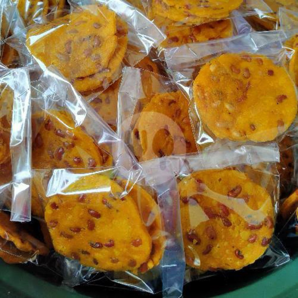 

Loteng & peyek khas sulawesi