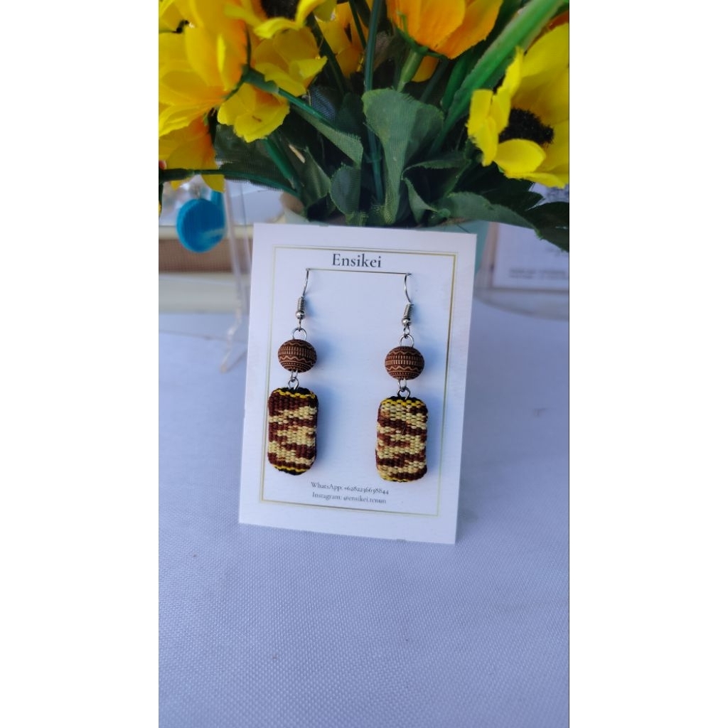 Anting tenun ikat NTT