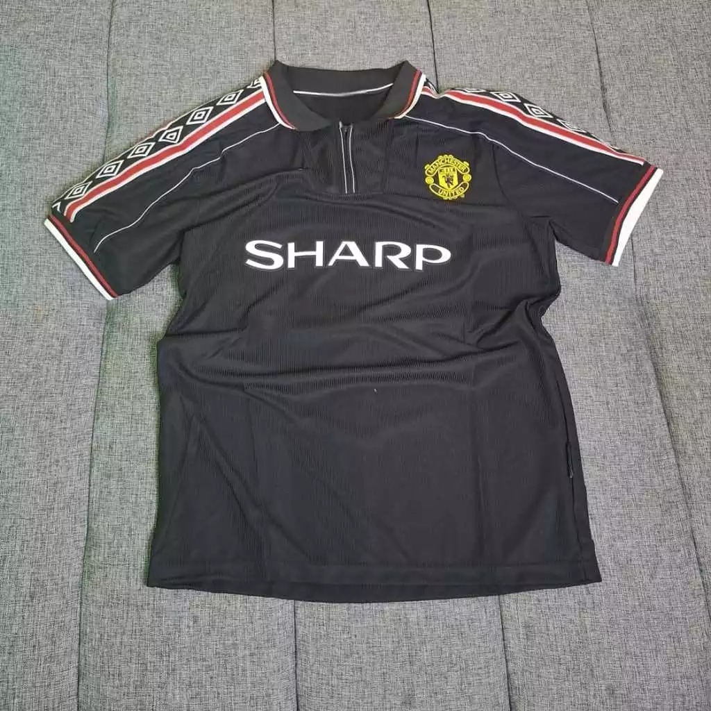 Jersey Bola Retro Vintage Manchester United MU HITAM 1998 / 1999 Treble Champions 98-99 Black Editio