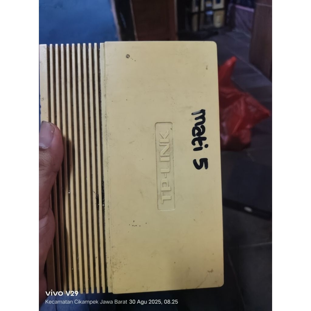 TP link 16 Port Bekas Minus 5port