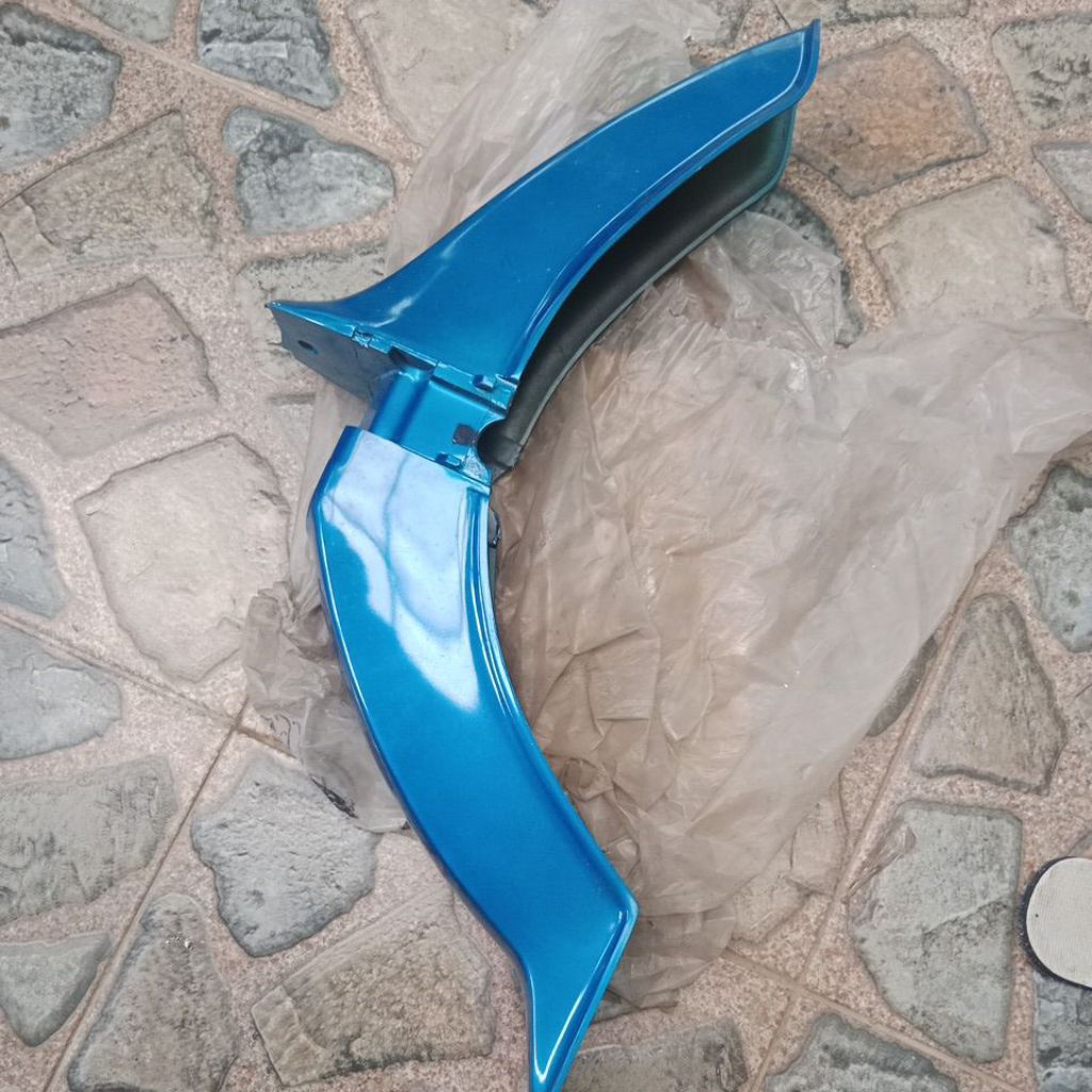 spakbor depan RC100 biru original