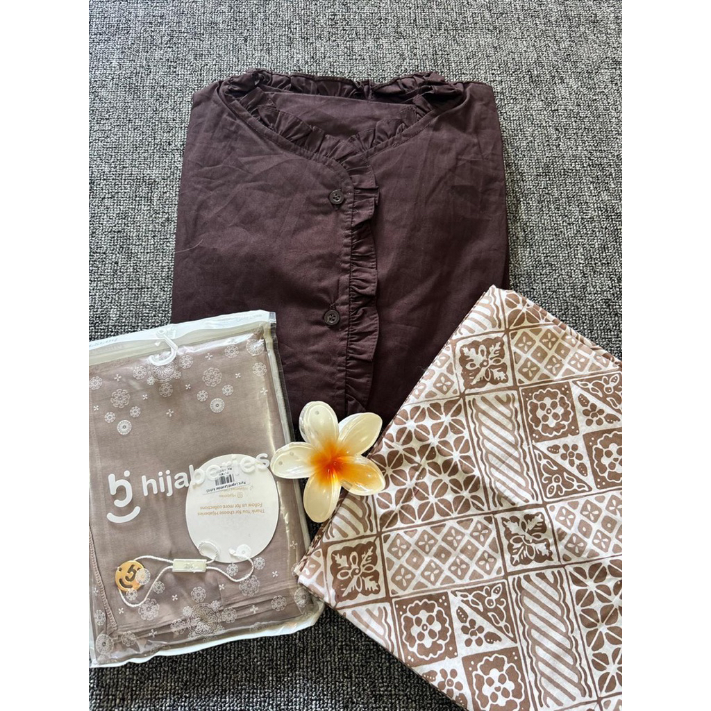 SETELAN BAJU SANTRI WANITA 3in1  ( baju + kerudung + sarung batik) NYAMAN DAN SOPAN