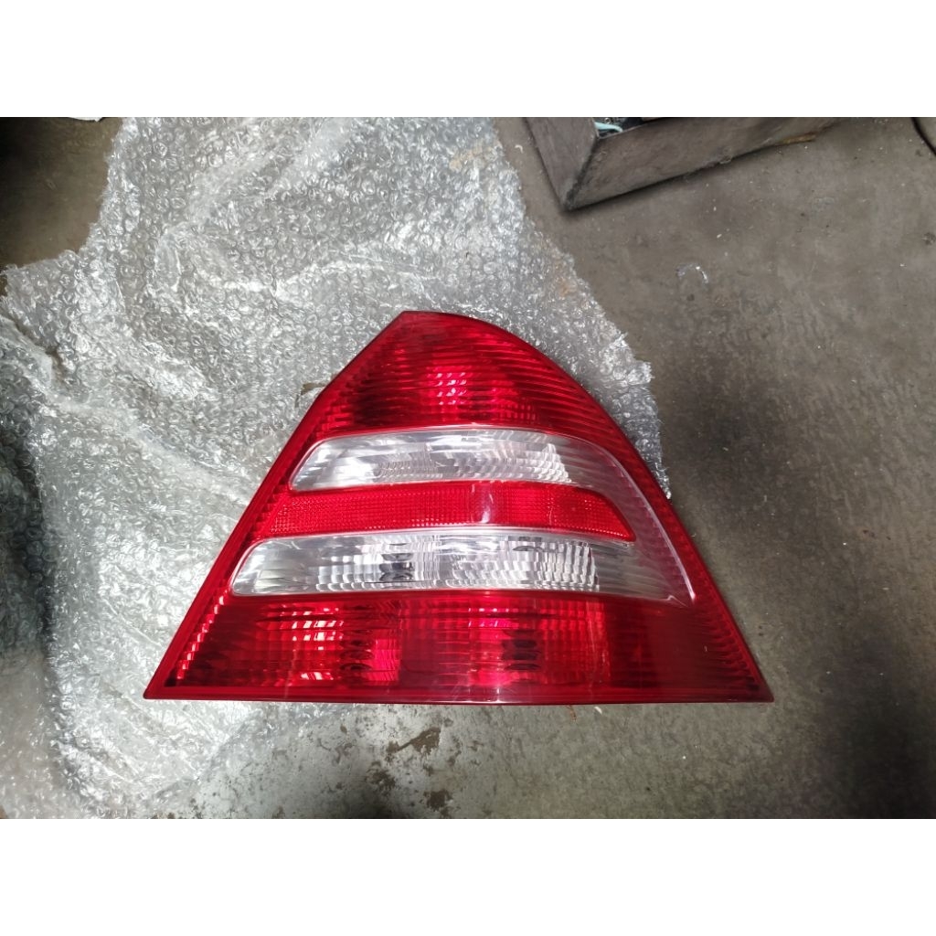 STOPLAMP MERCEDES-BENZ MERCY W203 c class,LAMPU BELAKANG MERCY W203, LAMPU REM MERCY c240