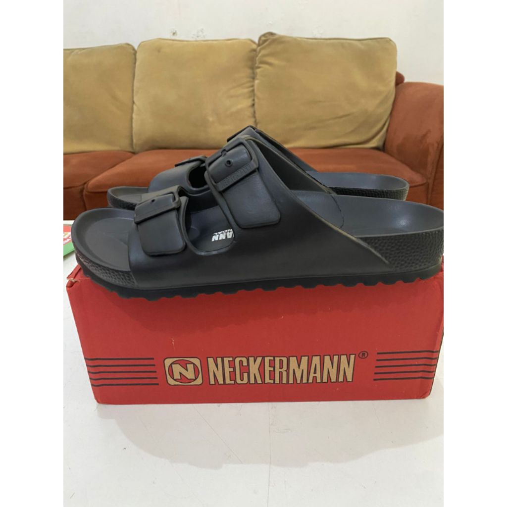 SENDAL PRIA NECKERMAN SIZE 44 HITAM