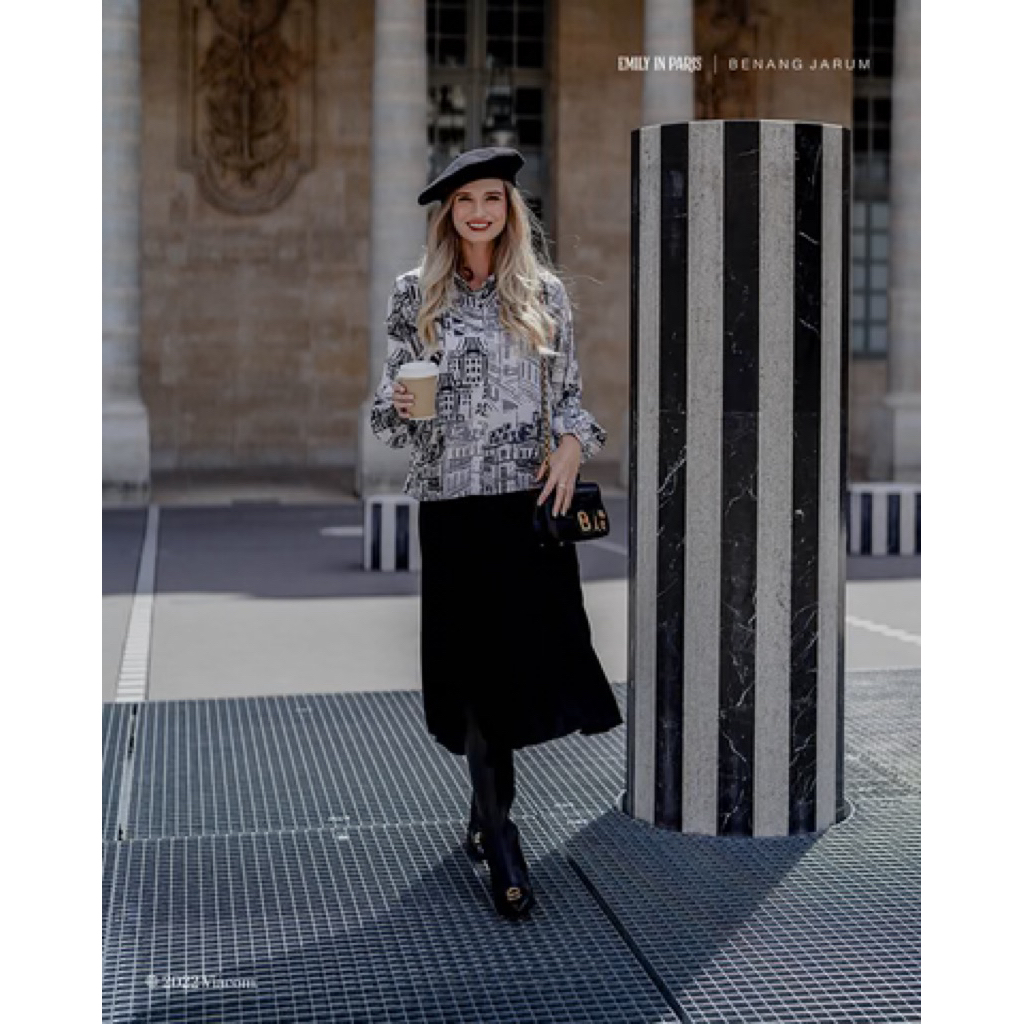 whs - benang jarum Emily in Paris Shirt (XL)